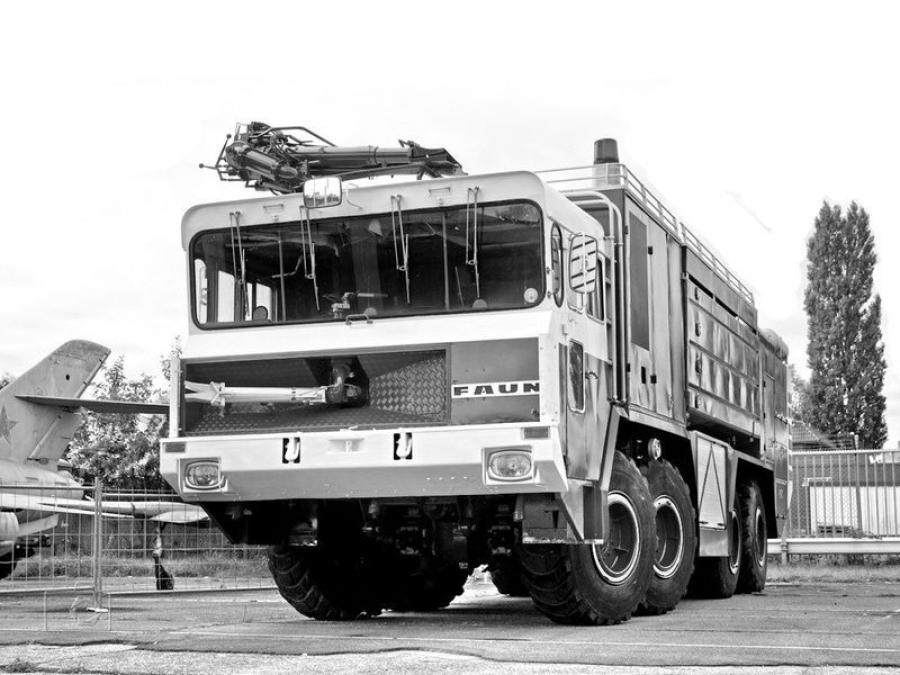  FAUN LF1410/52V 8x8 Schaumtanker by Metz 1970 года  (фото 1 из 2)
